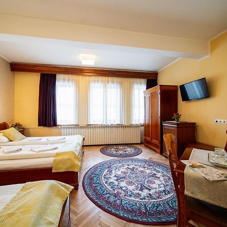 Lilla Panzio Hotel Odorheiu Secuiesc Exterior photo