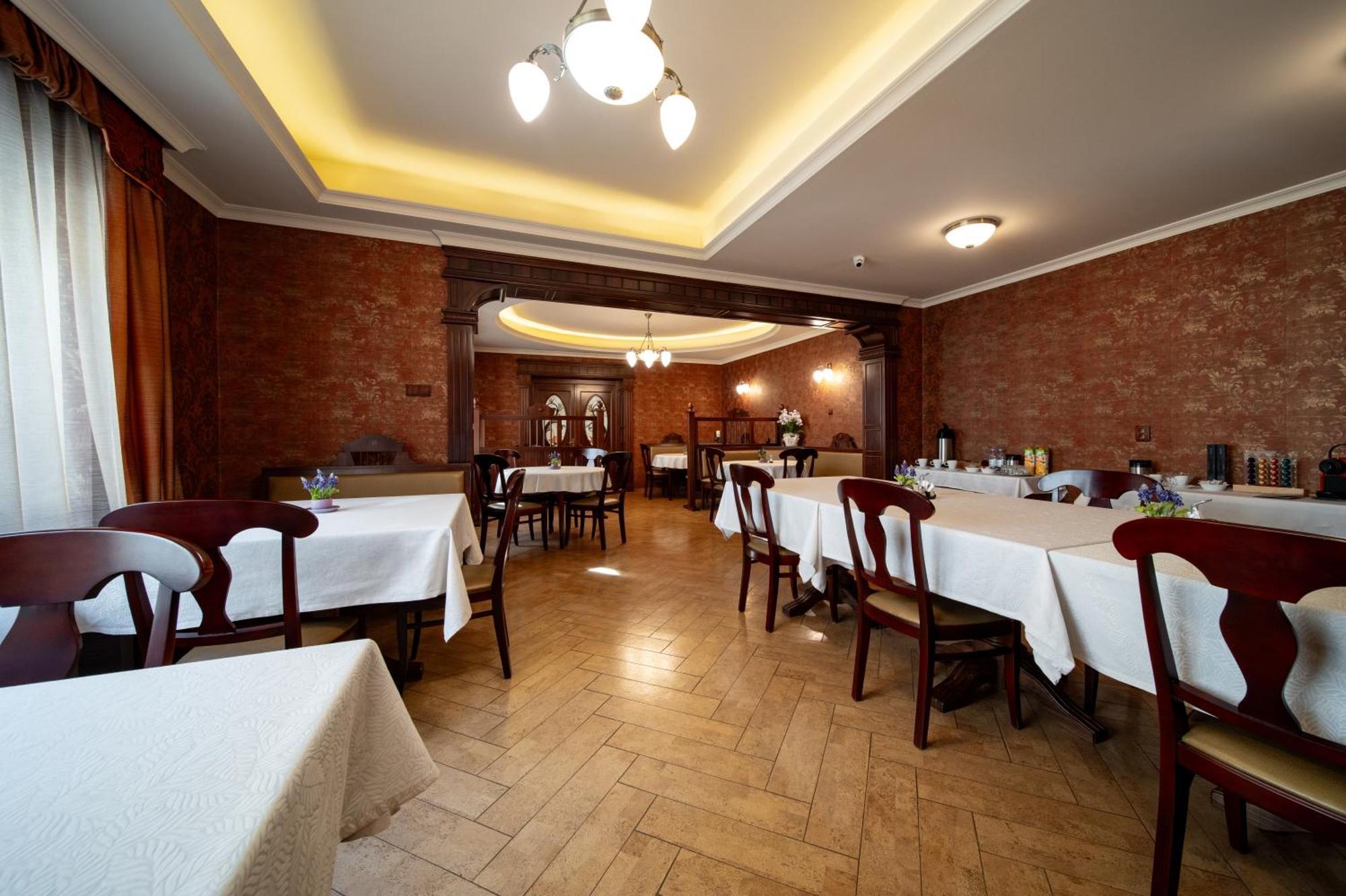 Lilla Panzio Hotel Odorheiu Secuiesc Exterior photo