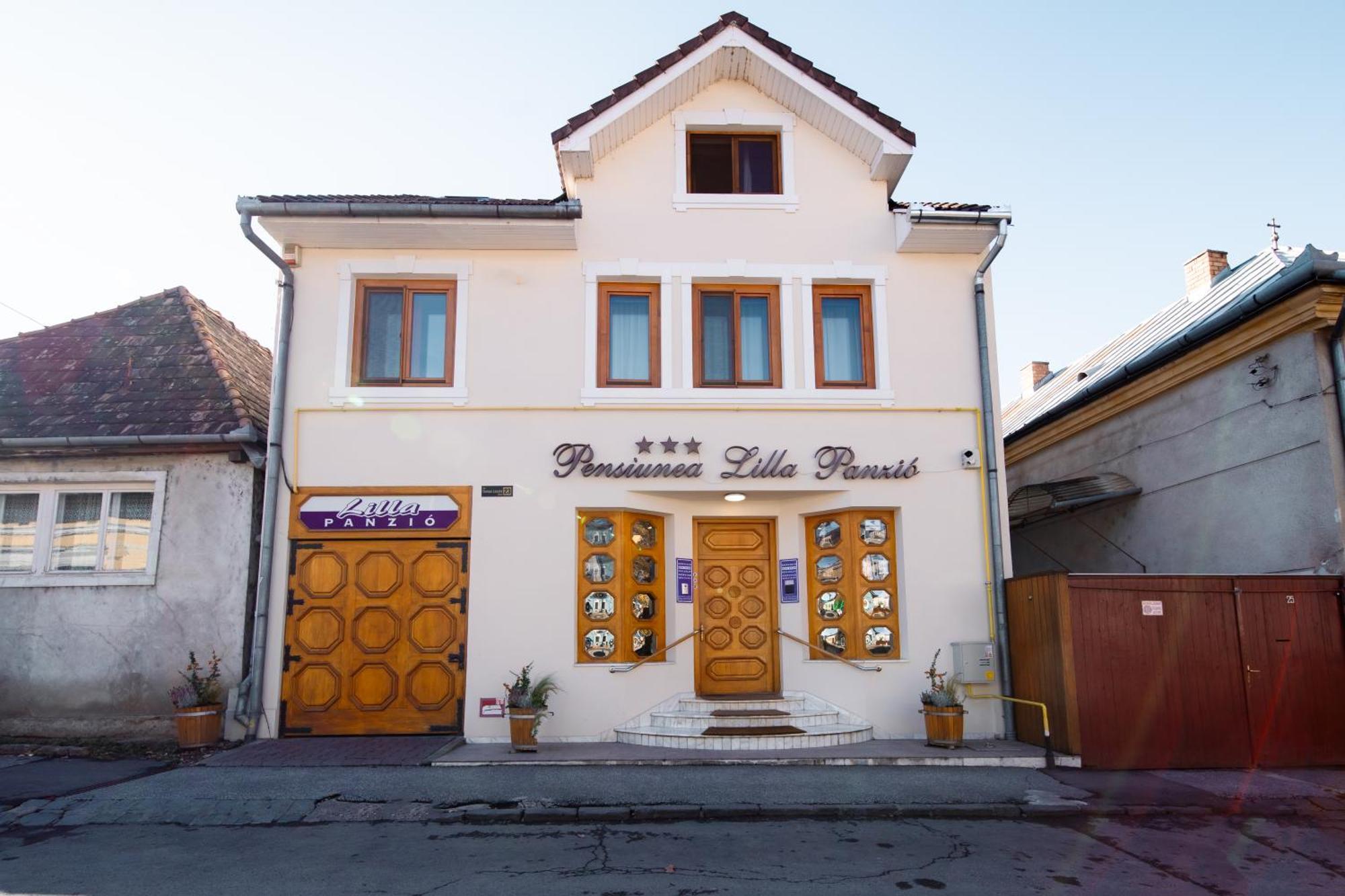 Lilla Panzio Hotel Odorheiu Secuiesc Exterior photo