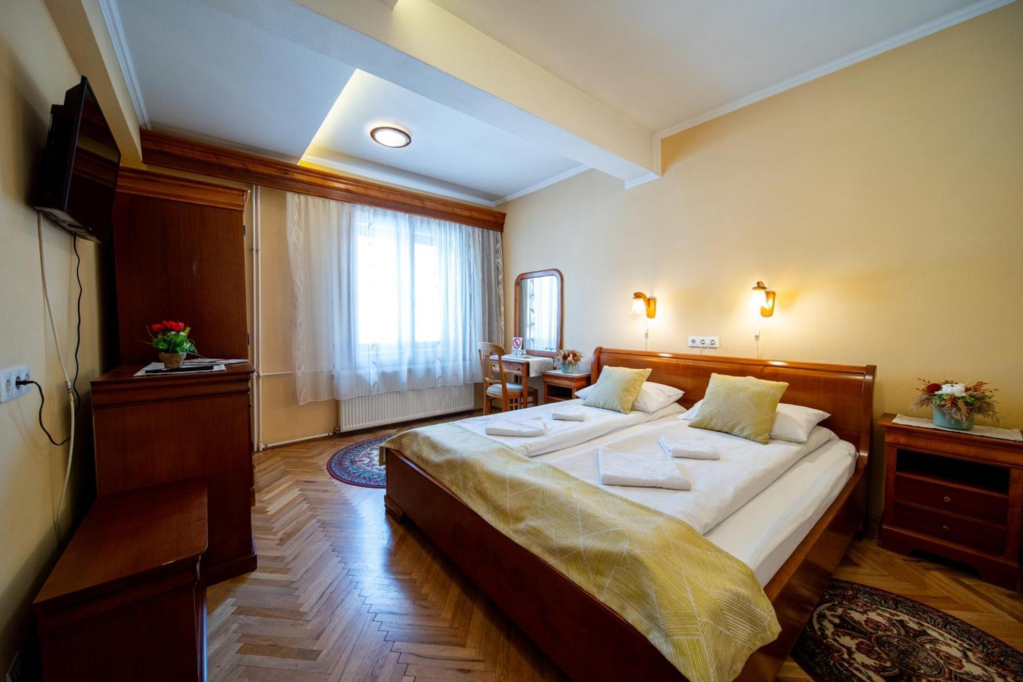 Lilla Panzio Hotel Odorheiu Secuiesc Exterior photo