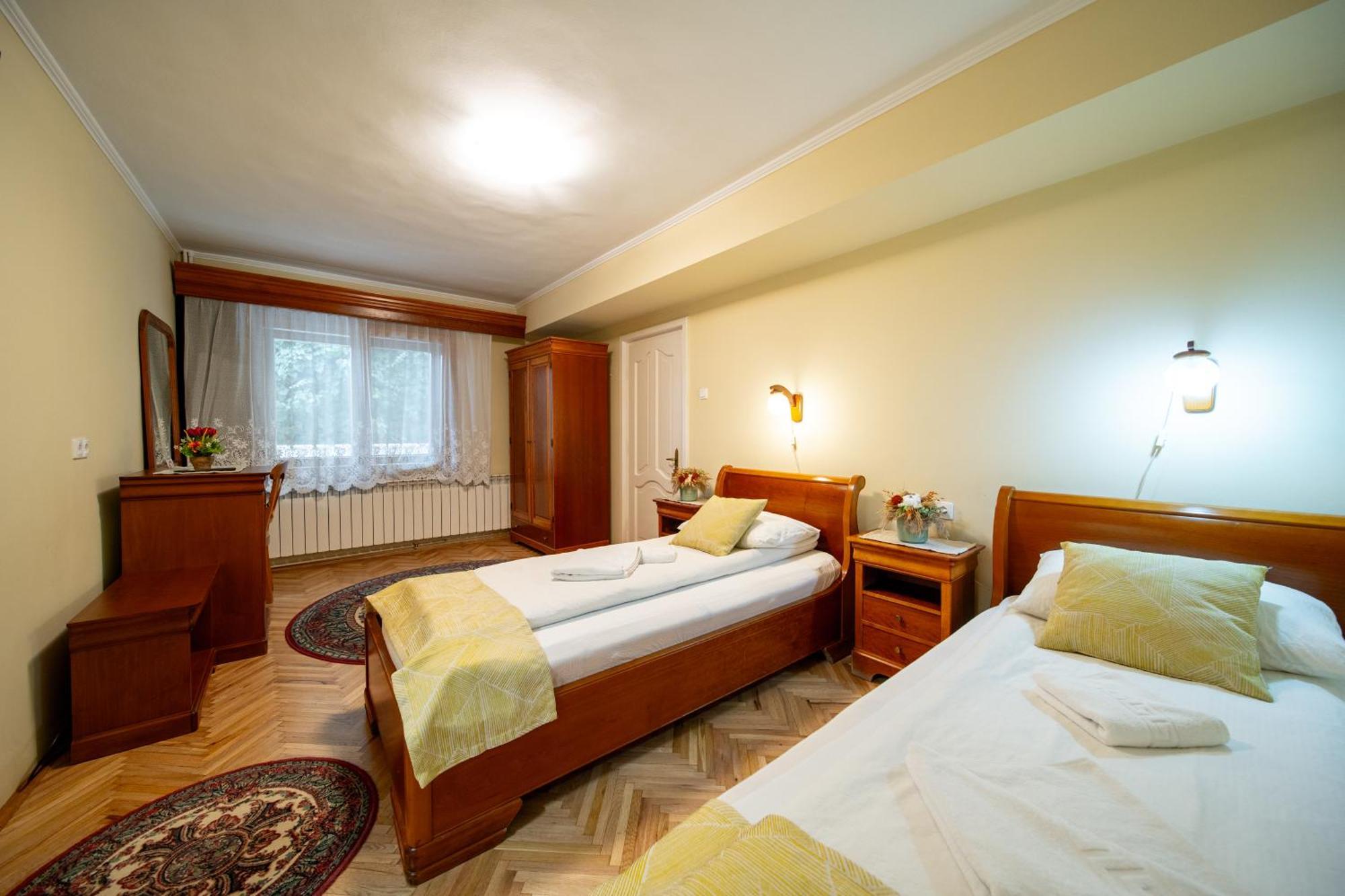 Lilla Panzio Hotel Odorheiu Secuiesc Exterior photo