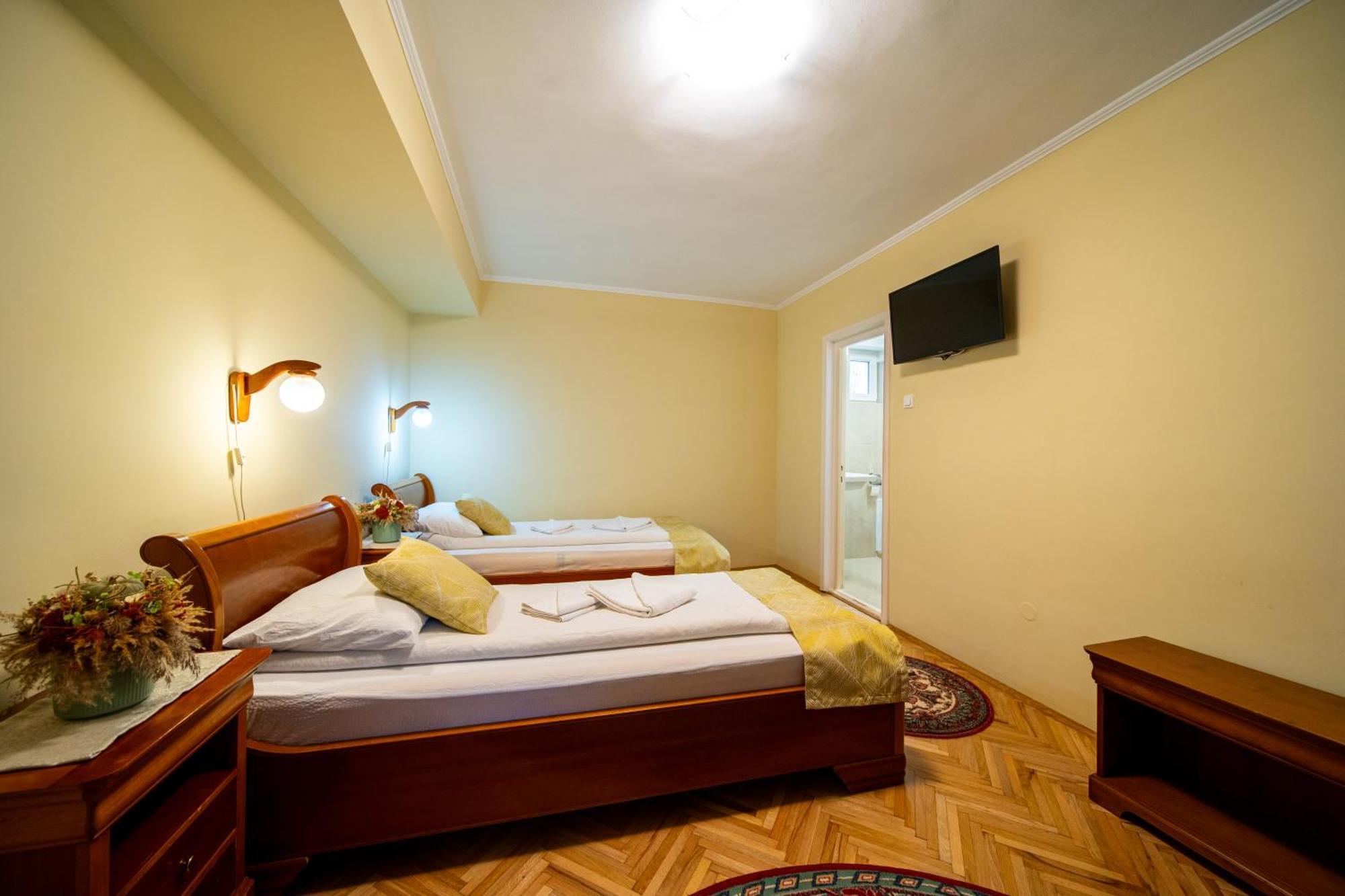 Lilla Panzio Hotel Odorheiu Secuiesc Exterior photo